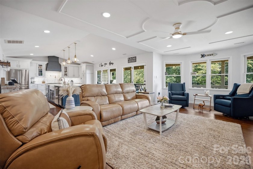Experience elevated Lake Norman living in this fully renovated - photo 18
