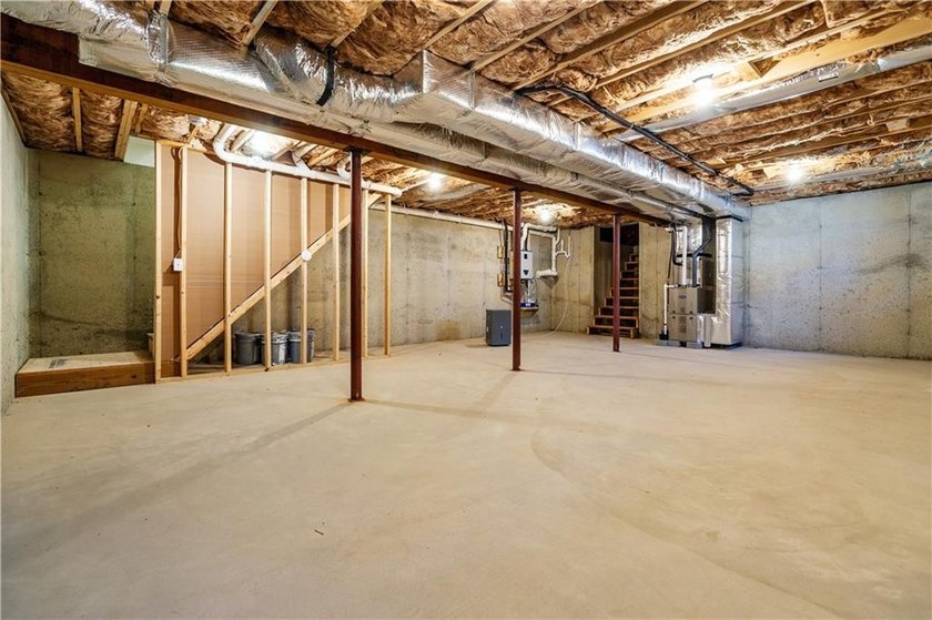 Wow! Fantastic location and setting. In a quiet neighborhood - photo 36