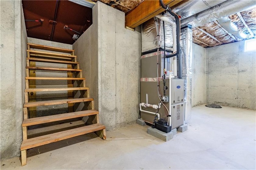 Wow! Fantastic location and setting. In a quiet neighborhood - photo 37