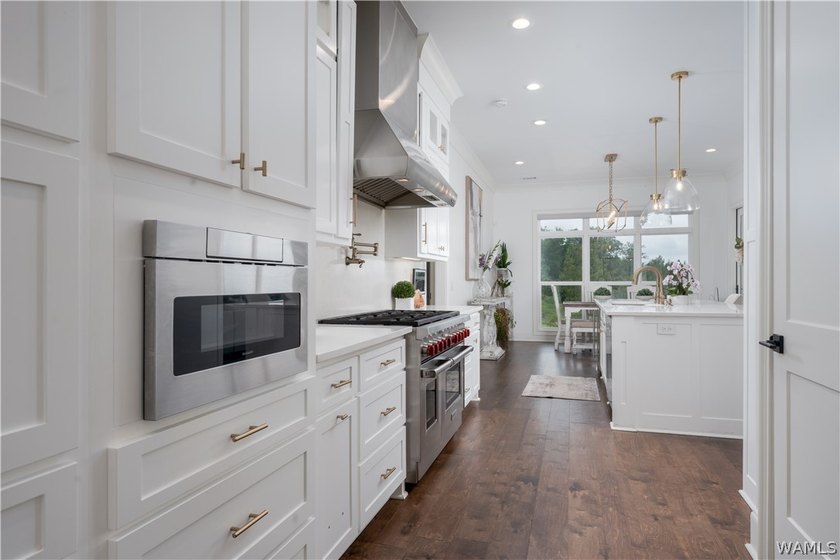Modern luxury meets waterfront living in The Lakes. Offering - photo 12