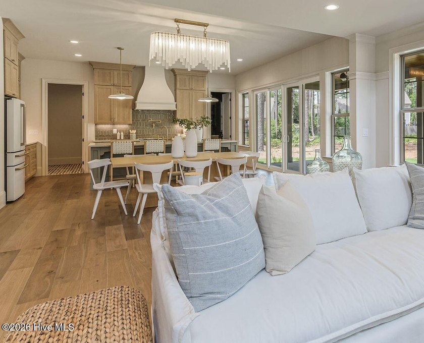 Exceptional new construction offering a refined blend of luxury - photo 13
