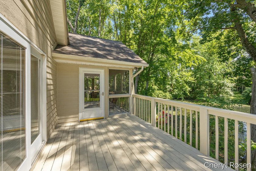 Welcome home to this beautifully maintained stand-alone - photo 15