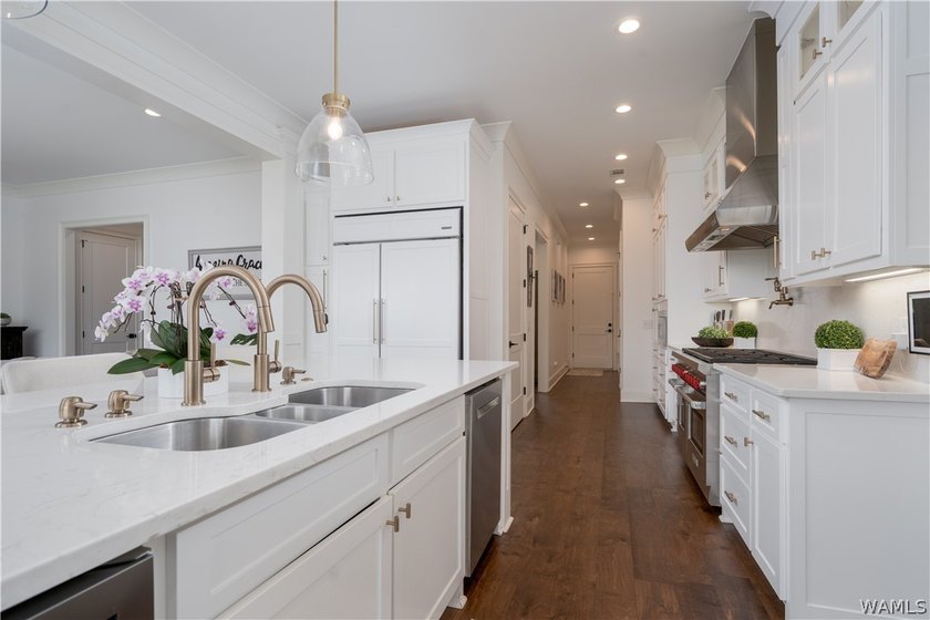 Modern luxury meets waterfront living in The Lakes. Offering - photo 15