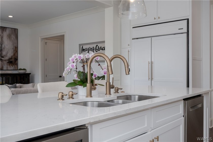 Modern luxury meets waterfront living in The Lakes. Offering - photo 16