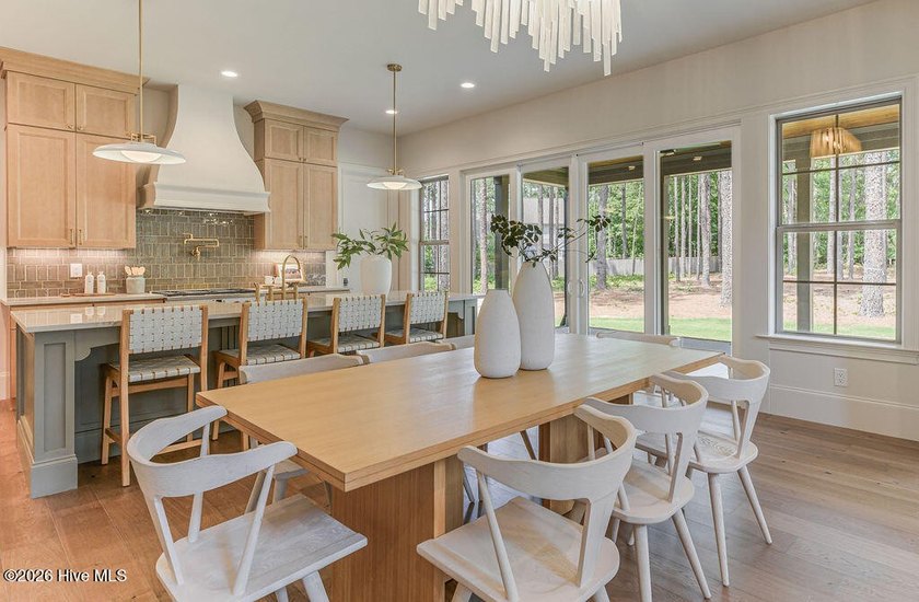Exceptional new construction offering a refined blend of luxury - photo 17