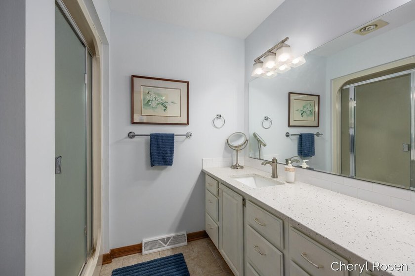 Welcome home to this beautifully maintained stand-alone - photo 18
