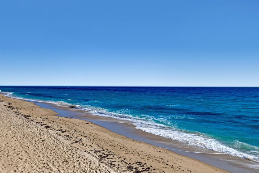 WELCOME TO DUNE DECK! An exclusive luxury condominium building - photo 18