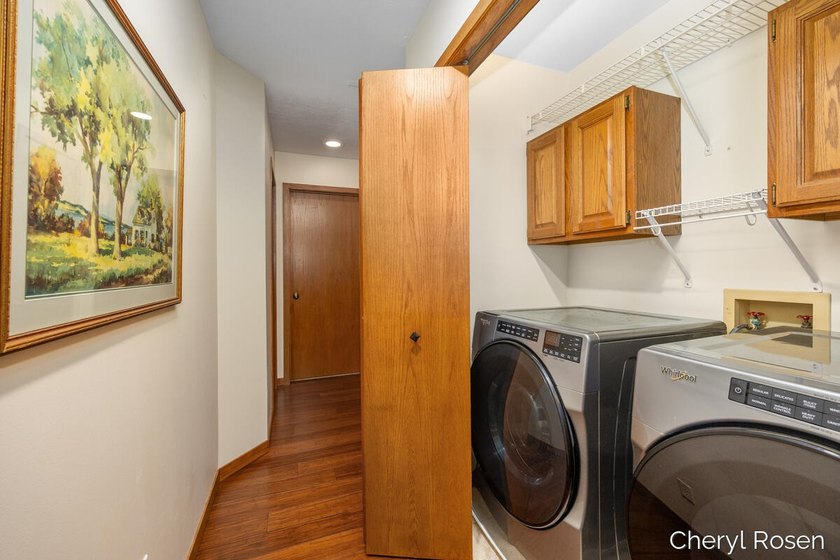 Welcome home to this beautifully maintained stand-alone - photo 21
