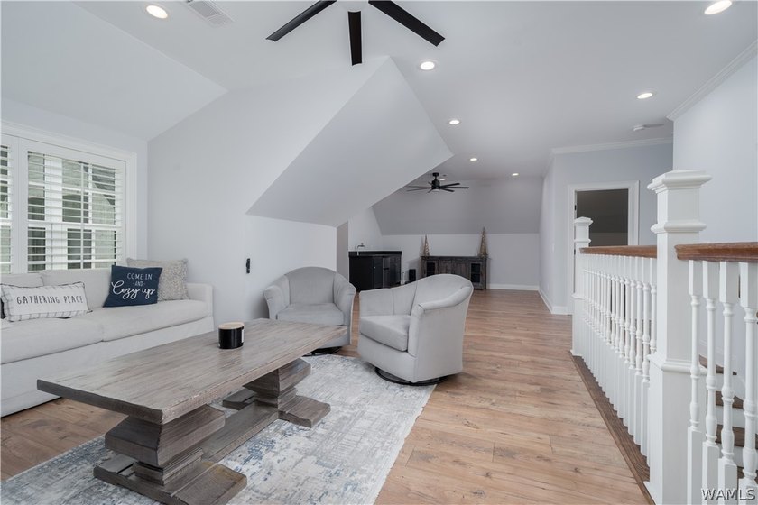 Modern luxury meets waterfront living in The Lakes. Offering - photo 32