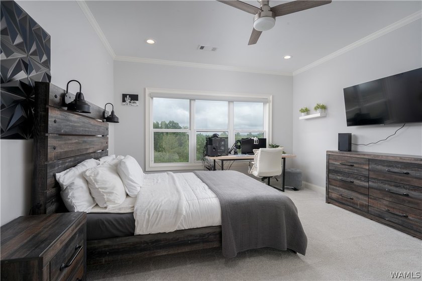Modern luxury meets waterfront living in The Lakes. Offering - photo 34