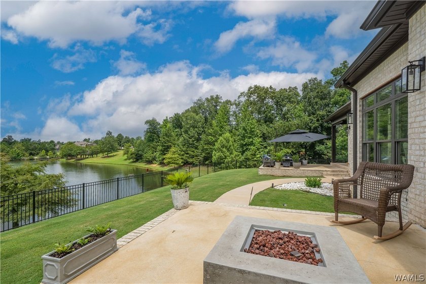 Modern luxury meets waterfront living in The Lakes. Offering - photo 49