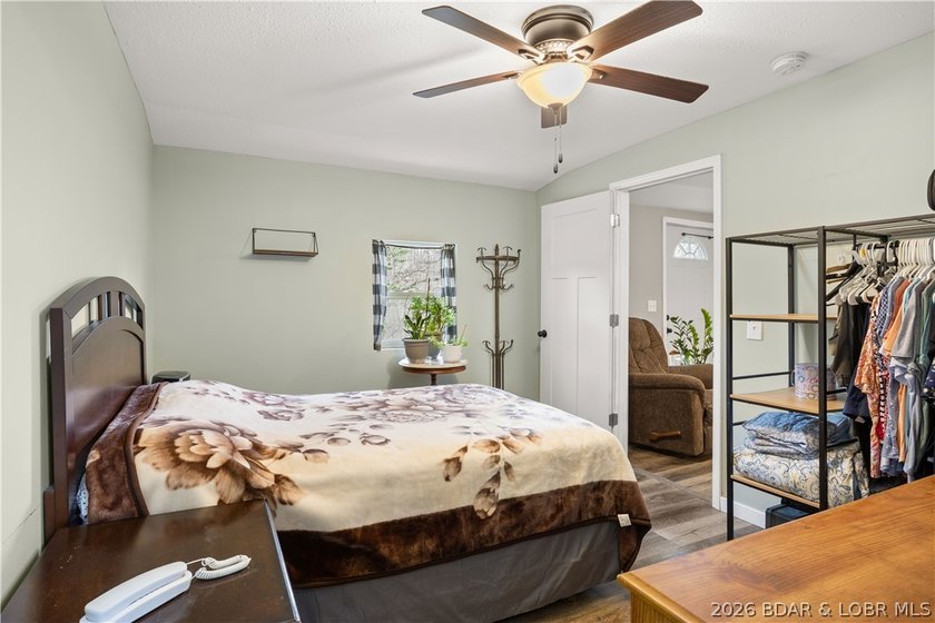 Welcome to the perfect blend of modern living and industrial - photo 13