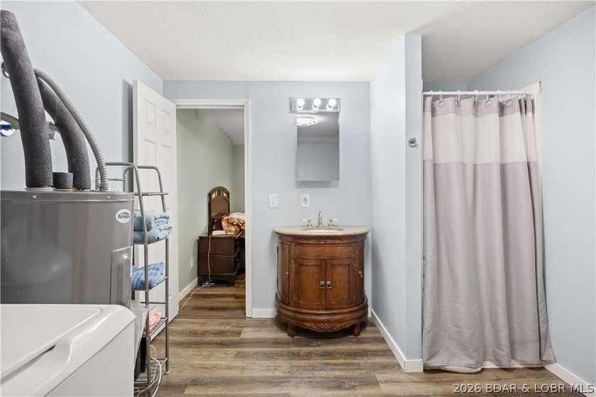 Welcome to the perfect blend of modern living and industrial - photo 16