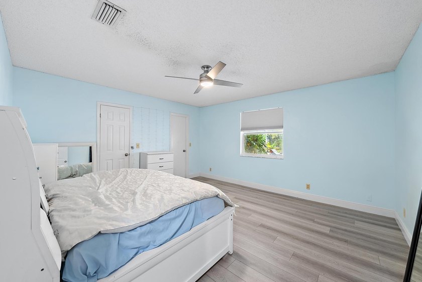 Back on the Market! NEW ROOF!Jupiter Farms Acre+ Retreat with - photo 16