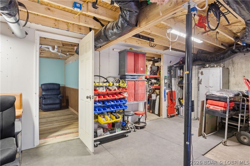 Welcome to the perfect blend of modern living and industrial - photo 17