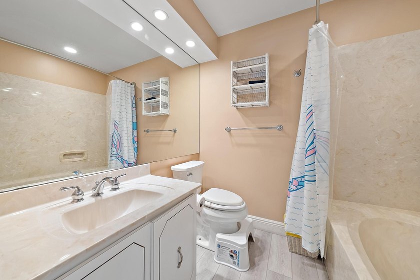 Back on the Market! NEW ROOF!Jupiter Farms Acre+ Retreat with - photo 18