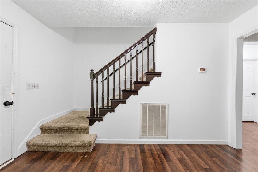 This beautiful 4 bedroom 2.5 bath home offers the perfect - photo 3