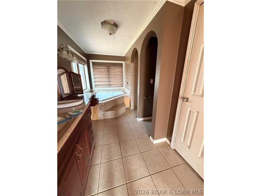 Spacious 5-bedroom, 3-bath home offering approximately 2,792 sq - photo 14