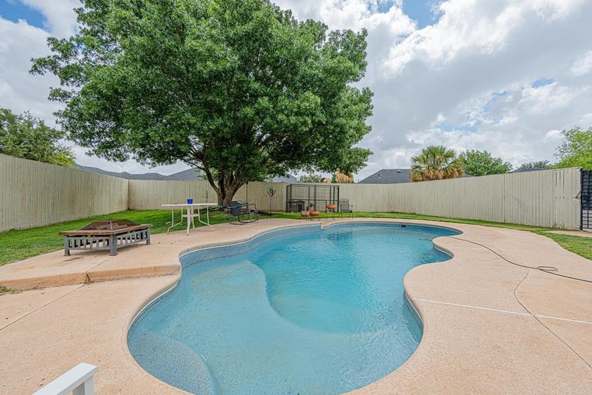 Unbeatable location! This open-concept home features recent - photo 22