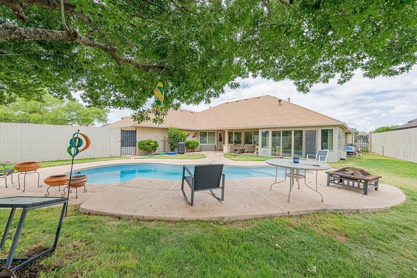 Unbeatable location! This open-concept home features recent - photo 26