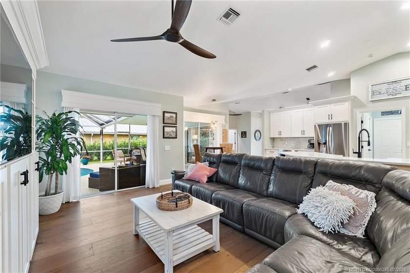 Amazing 3 Bedroom, 2 Bath, Concrete Block home with SO much to - photo 26