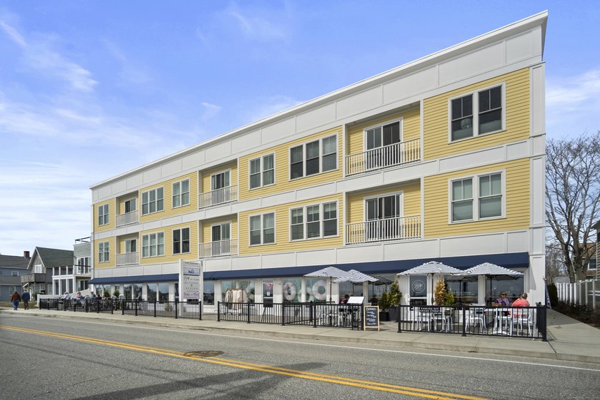 Penthouse Living in Niantic Village - Stunning 3-Bedroom, 2-Bath - photo 30