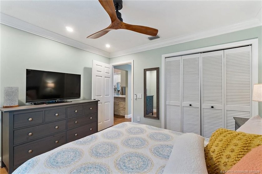 Amazing 3 Bedroom, 2 Bath, Concrete Block home with SO much to - photo 43