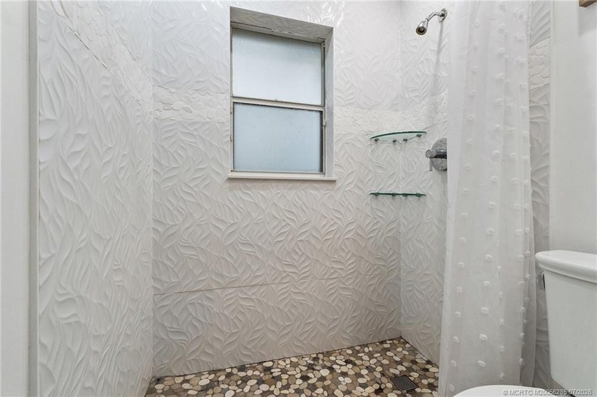 Amazing 3 Bedroom, 2 Bath, Concrete Block home with SO much to - photo 45