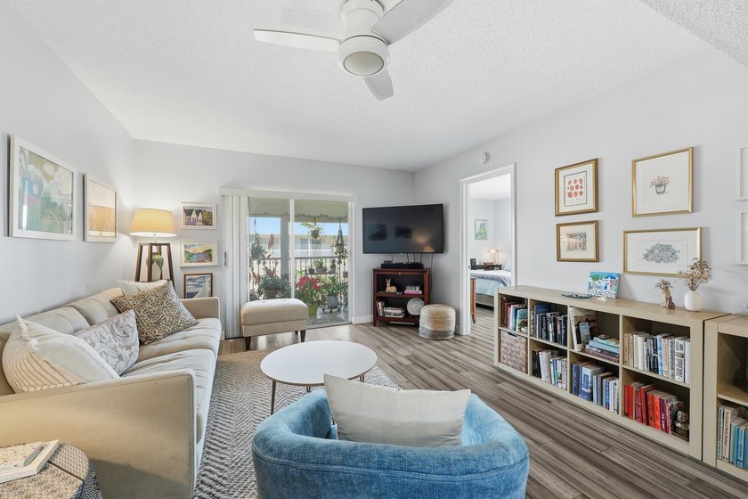 Welcome to easy Florida living in this beautifully maintained - photo 10