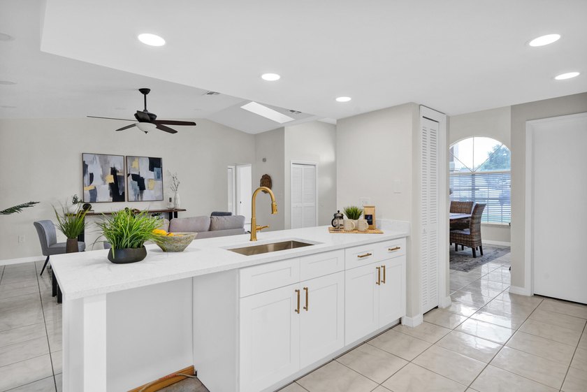 Move right into this beautifully updated 3-bedroom, 2-bath home - photo 12