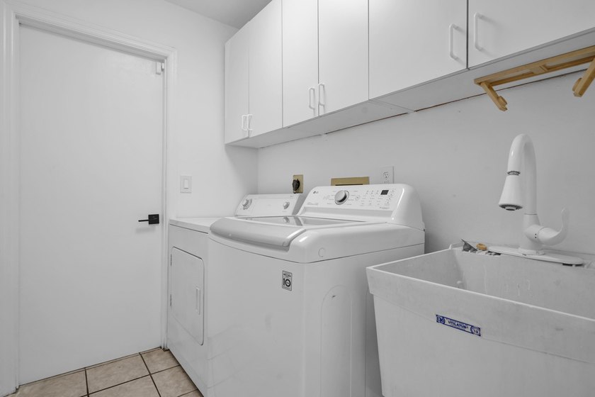 Move right into this beautifully updated 3-bedroom, 2-bath home - photo 34
