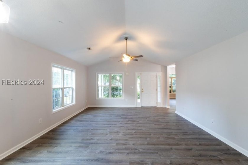 Welcome to 74 Bridgewater Drive, a beautifully maintained 3 - photo 16