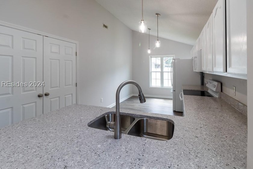 Welcome to 74 Bridgewater Drive, a beautifully maintained 3 - photo 17