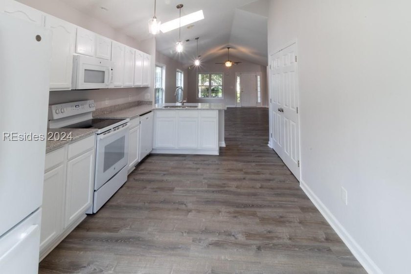 Welcome to 74 Bridgewater Drive, a beautifully maintained 3 - photo 18