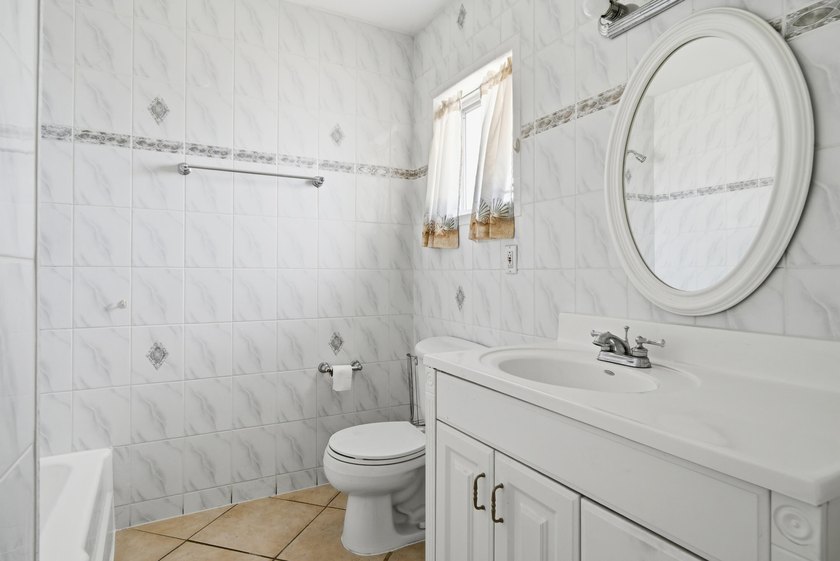Beautifully maintained 1/1 Condo located in a welcoming and - photo 10
