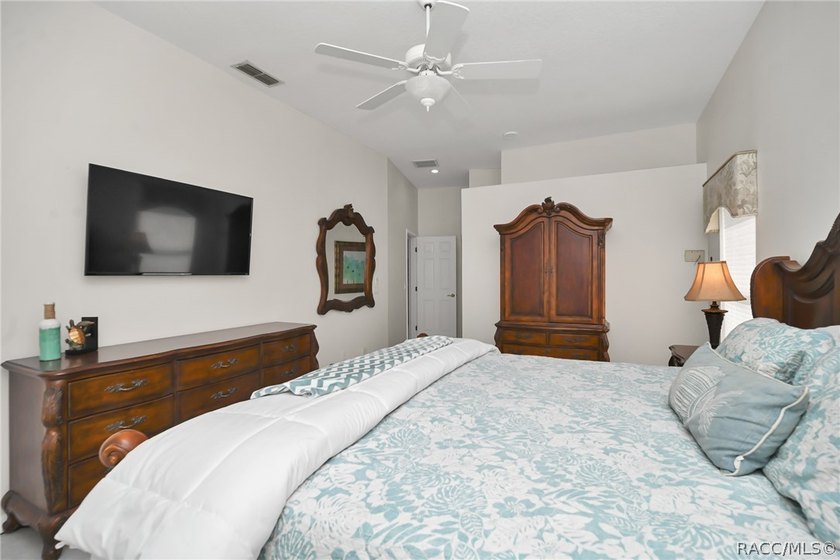Welcome to this well-maintained 3 Bedroom, 2.5 Bath pool home - photo 15