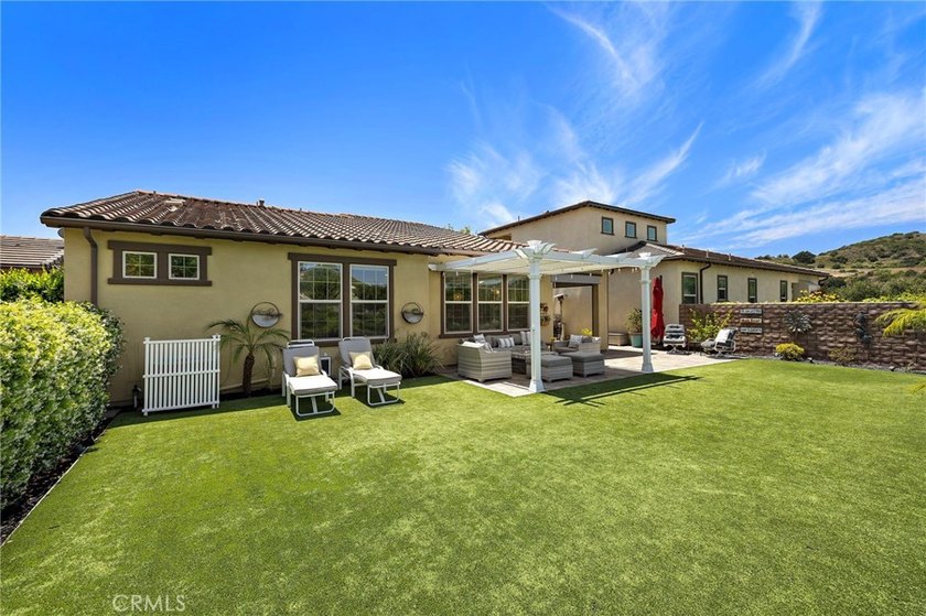 Wake up to peaceful hillside views and enjoy the rare - photo 21