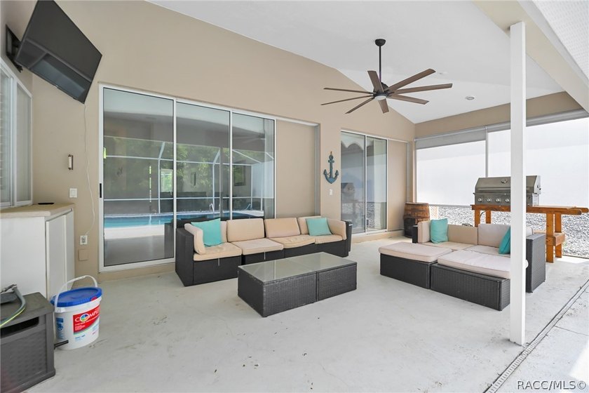 Welcome to this well-maintained 3 Bedroom, 2.5 Bath pool home - photo 31
