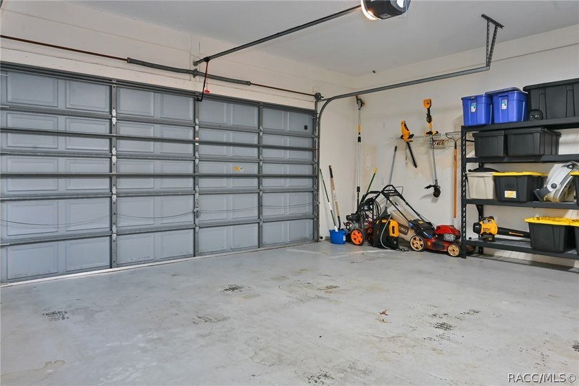 Welcome to this well-maintained 3 Bedroom, 2.5 Bath pool home - photo 41