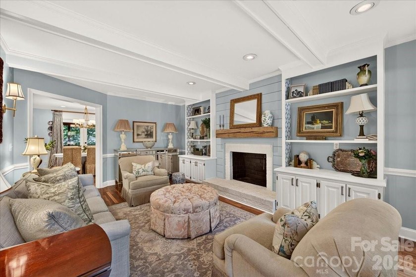 Welcome to Williamsburg Raintree! This updated 5-bedroom house - photo 17