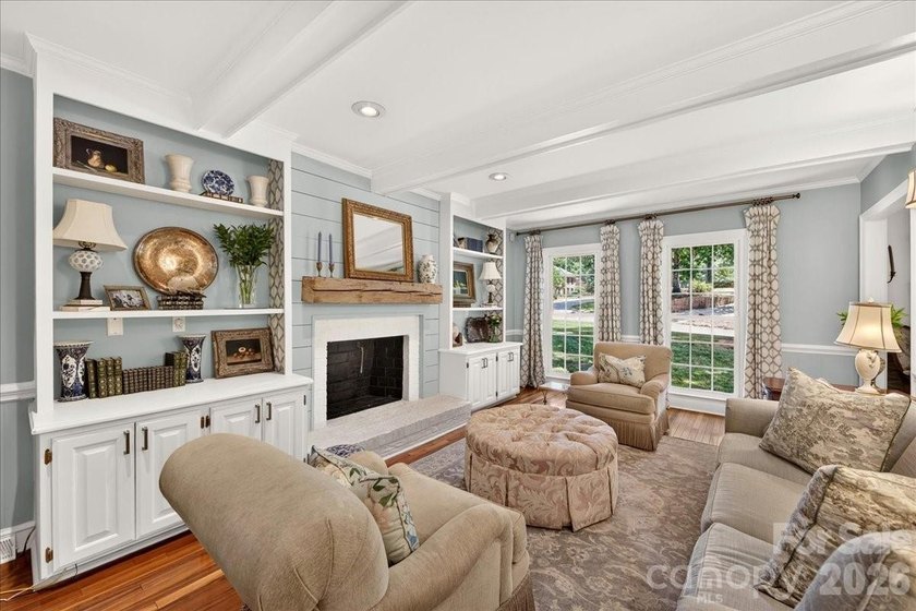 Welcome to Williamsburg Raintree! This updated 5-bedroom house - photo 18