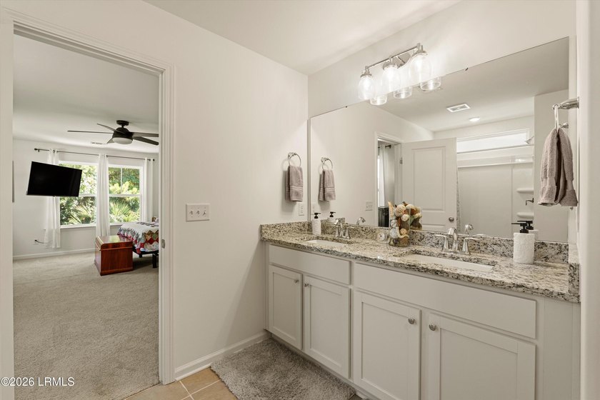 Beautifully maintained 3-Bedroom 2.5 Bath home with a dedicated - photo 20