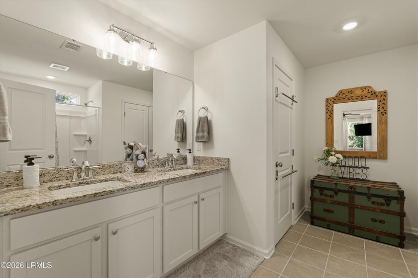 Beautifully maintained 3-Bedroom 2.5 Bath home with a dedicated - photo 21