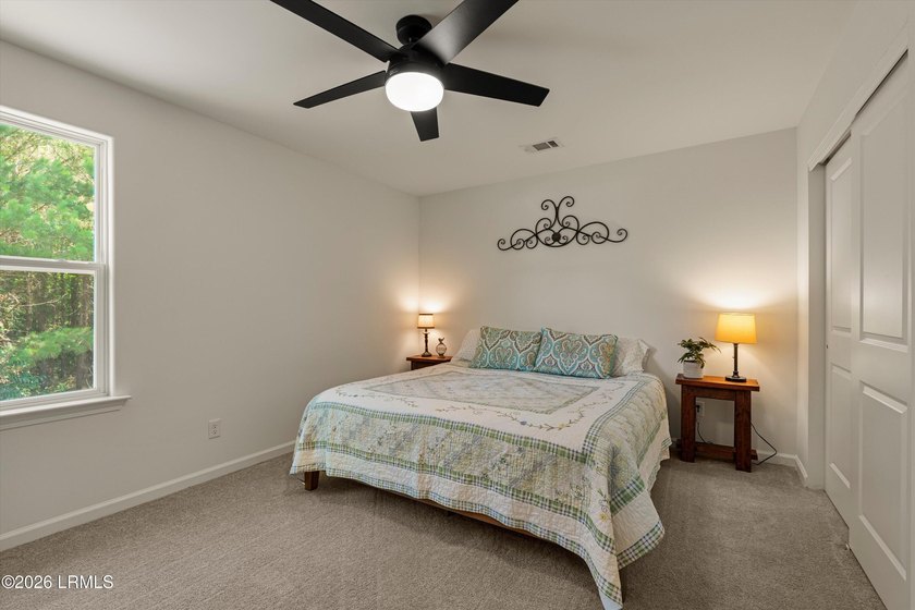 Beautifully maintained 3-Bedroom 2.5 Bath home with a dedicated - photo 23