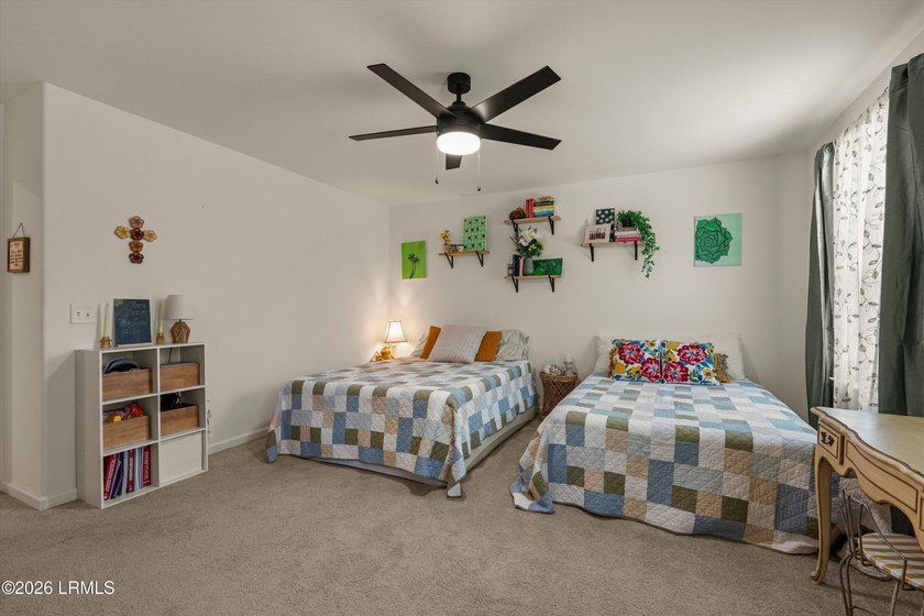 Beautifully maintained 3-Bedroom 2.5 Bath home with a dedicated - photo 27