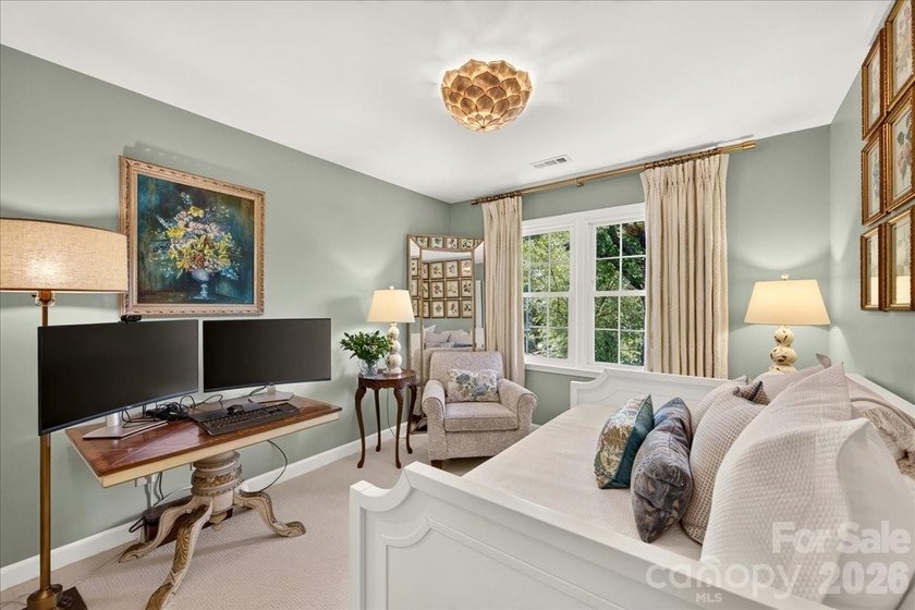 Welcome to Williamsburg Raintree! This updated 5-bedroom house - photo 27