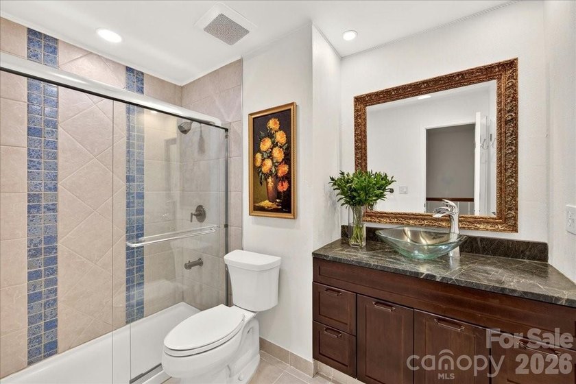 Welcome to Williamsburg Raintree! This updated 5-bedroom house - photo 29