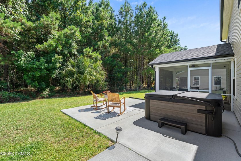 Beautifully maintained 3-Bedroom 2.5 Bath home with a dedicated - photo 36