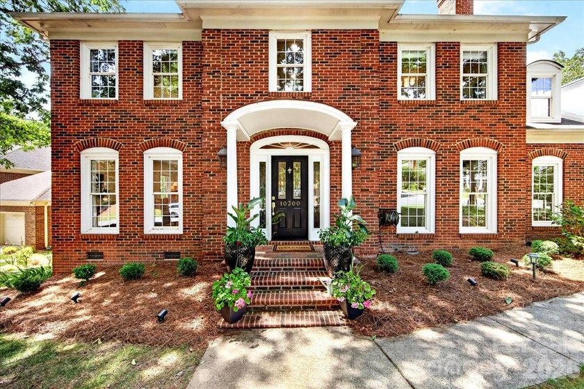 Welcome to Williamsburg Raintree! This updated 5-bedroom house - photo 43