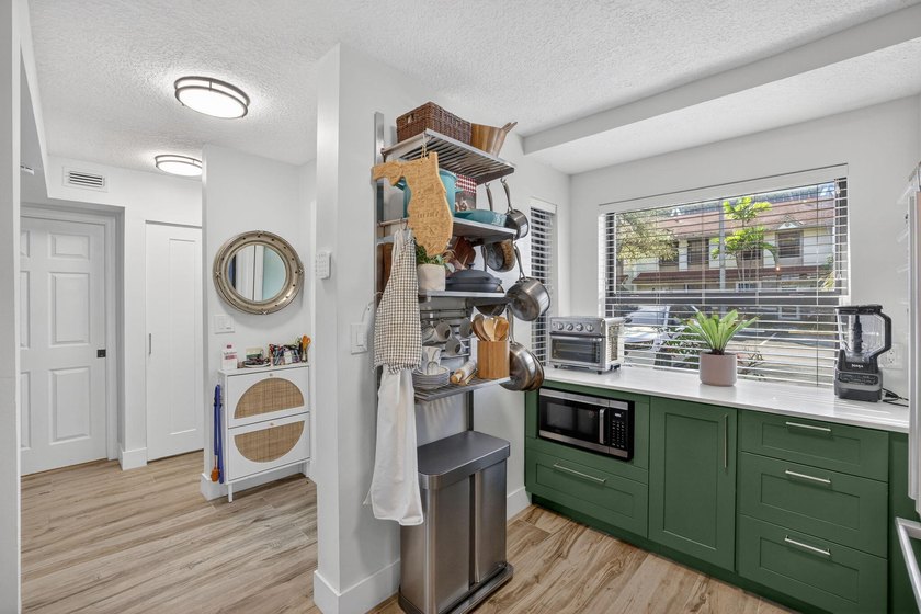 RARELY AVAILABLE and beautifully updated, 3- bed, 2- bath - photo 13